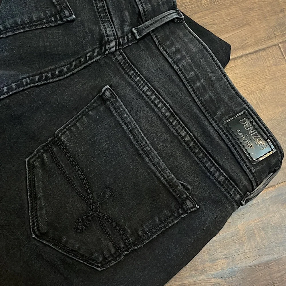 Levi’s Denizen Jegging Jeans  All Shorts & Jeans $12 or 2x$20 -Bundle & Offer! - Picture 3 of 3